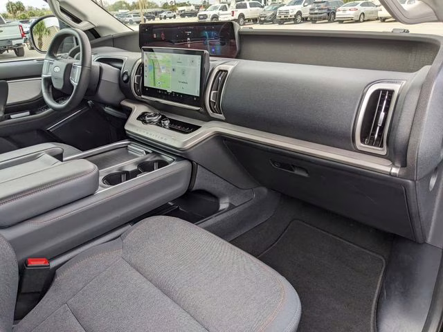 2025 Black Metallic Ford Expedition Active 4X4 SUV