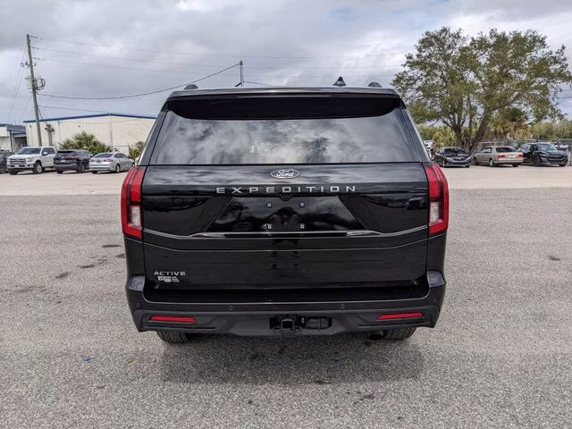 2025 Black Metallic Ford Expedition Active 4X4 SUV