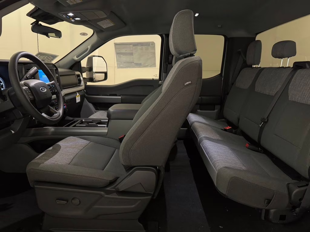 2026 Oxford White Ford Super Duty F-250 SRW XLT 4X4 Truck