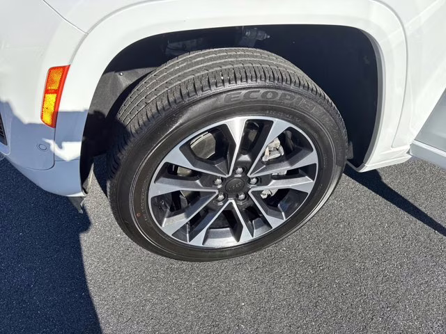 2023 Bright White Clearcoat Jeep Grand Cherokee 4xe Overland 4X4 SUV