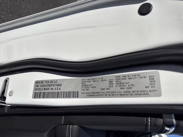 2023 Bright White Clearcoat Jeep Grand Cherokee 4xe Overland 4X4 SUV