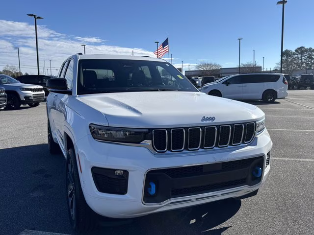 2023 Bright White Clearcoat Jeep Grand Cherokee 4xe Overland 4X4 SUV