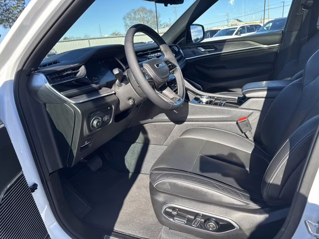 2023 Bright White Clearcoat Jeep Grand Cherokee 4xe Overland 4X4 SUV