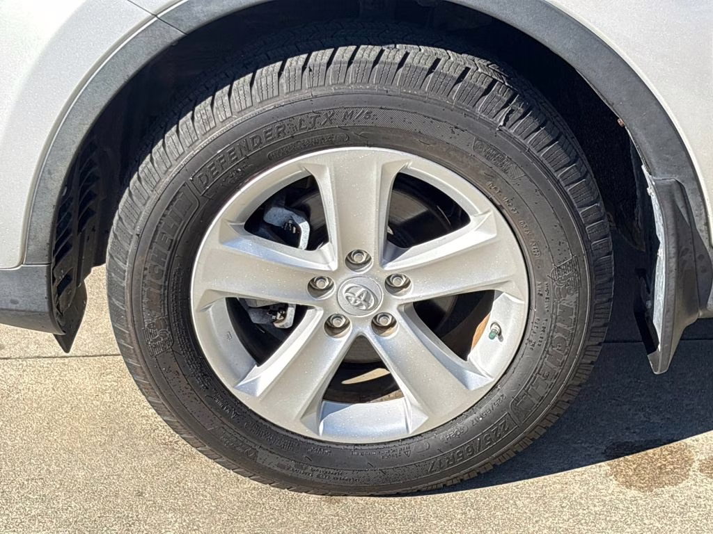 2013 Classic Silver Metallic Toyota RAV4 XLE AWD SUV