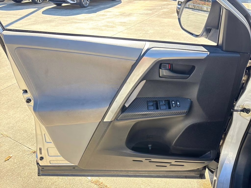 2013 Classic Silver Metallic Toyota RAV4 XLE AWD SUV