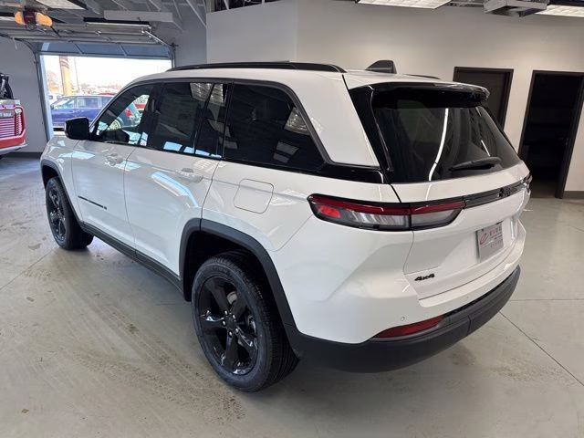 2026 Bright White Clearcoat Jeep Grand Cherokee Limited 4X4 SUV