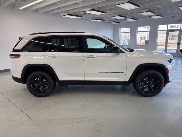 2026 Bright White Clearcoat Jeep Grand Cherokee Limited 4X4 SUV