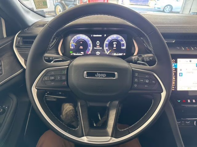 2026 Bright White Clearcoat Jeep Grand Cherokee Limited 4X4 SUV