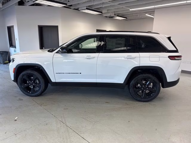 2026 Bright White Clearcoat Jeep Grand Cherokee Limited 4X4 SUV