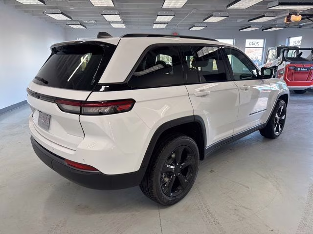 2026 Bright White Clearcoat Jeep Grand Cherokee Limited 4X4 SUV