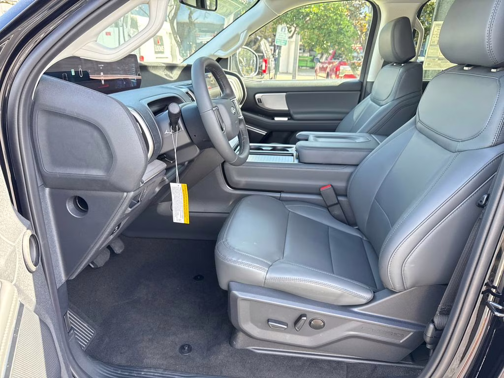 2026 Agate Black Metallic Ford Expedition Active RWD SUV