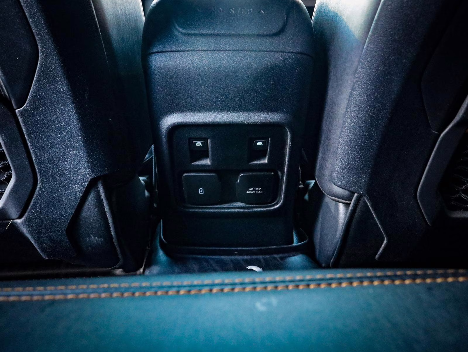 2024 Azure Gray Metallic Tri-Coat Ford Bronco Badlands 4 Door Advanced 4x4 4X4 SUV