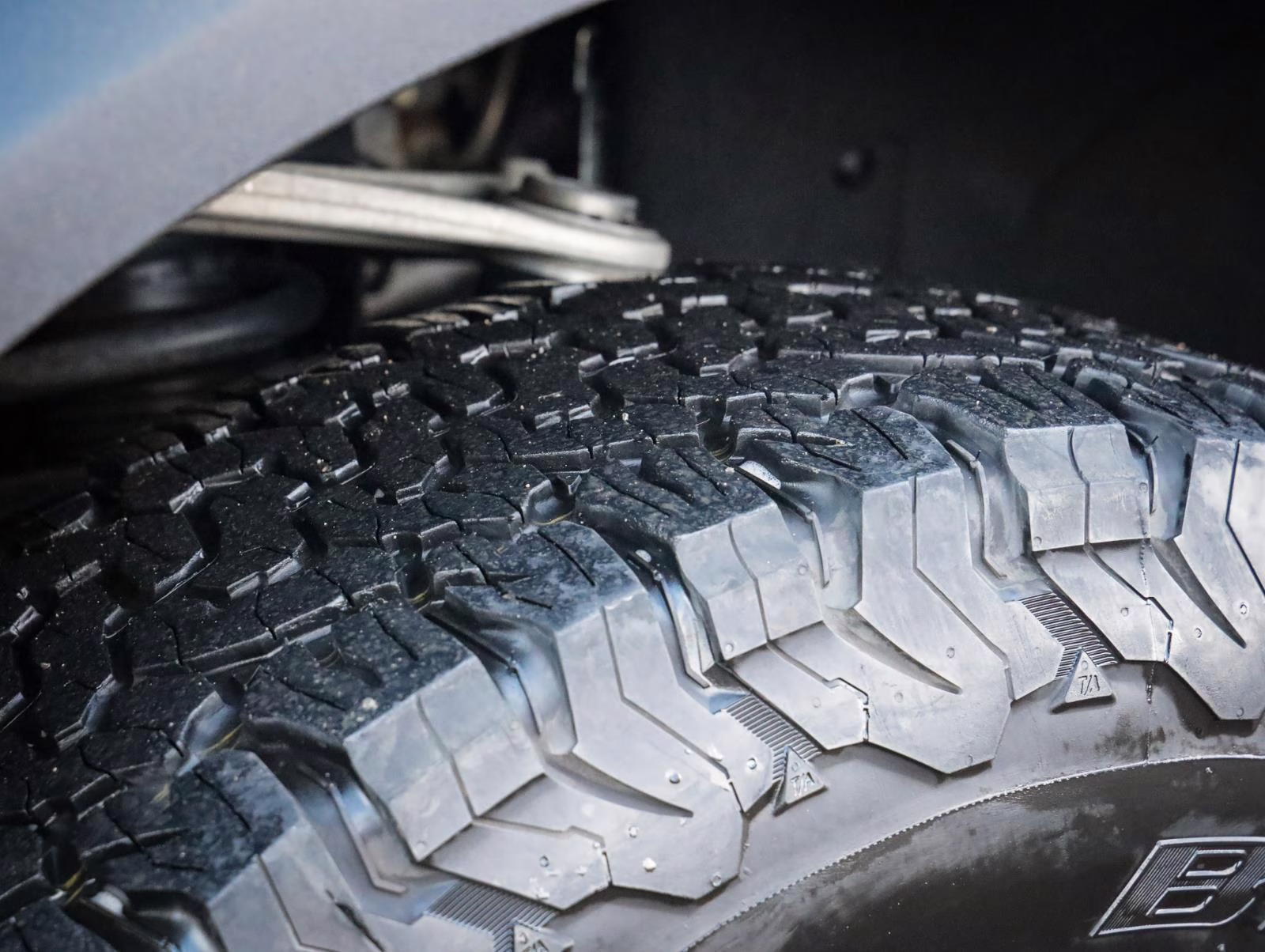 2024 Azure Gray Metallic Tri-Coat Ford Bronco Badlands 4 Door Advanced 4x4 4X4 SUV