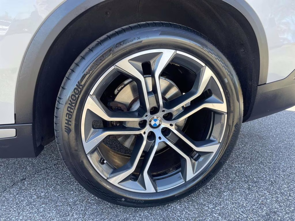 2022 Mineral White Metallic BMW X5 sDrive40i RWD SUV