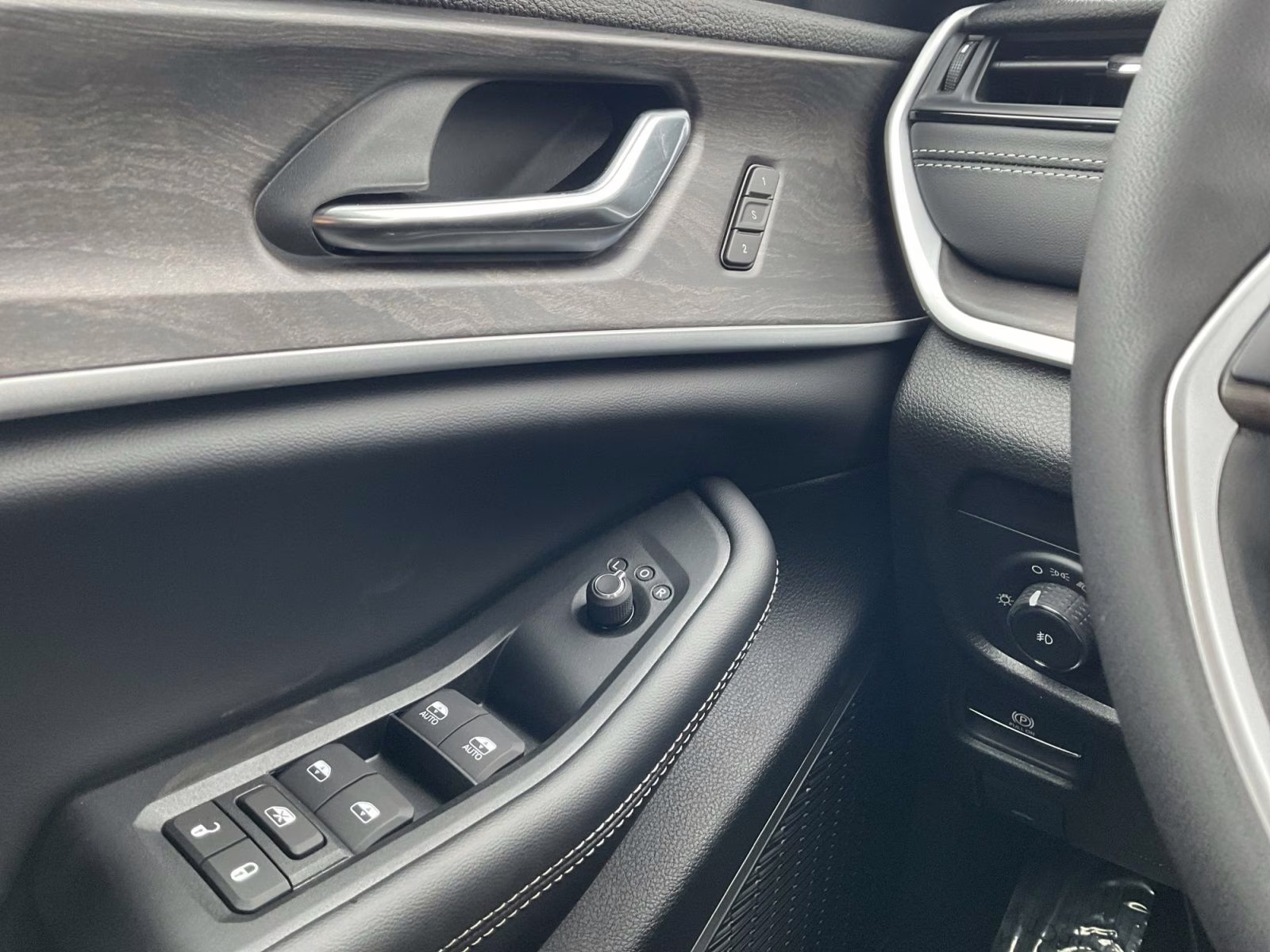 2026 Bright White Clearcoat Jeep Grand Cherokee Limited 4X4 SUV