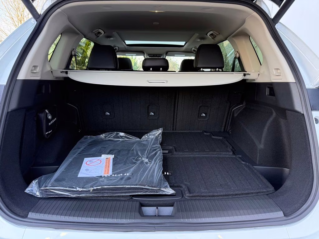 2026 Everest White Pearl Tricoat Nissan Rogue Platinum AWD SUV