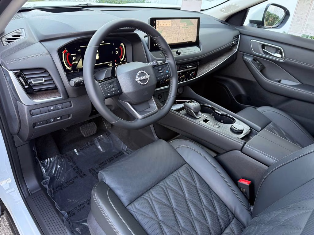 2026 Everest White Pearl Tricoat Nissan Rogue Platinum AWD SUV