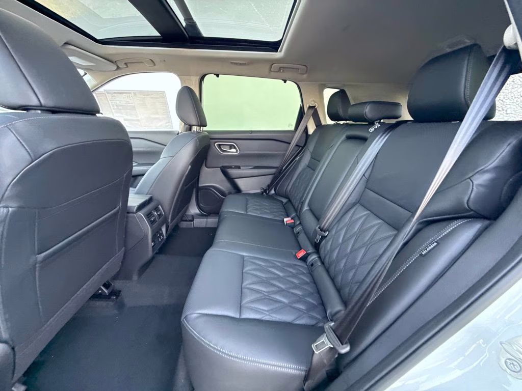 2026 Everest White Pearl Tricoat Nissan Rogue Platinum AWD SUV