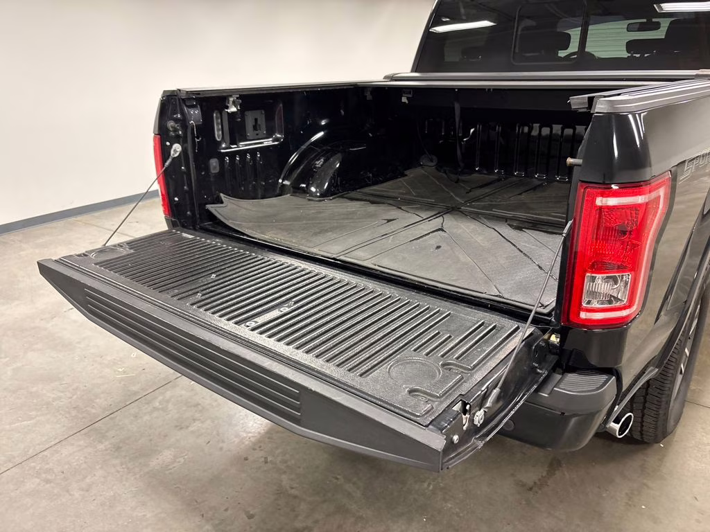 2016 Shadow Black Ford F-150 XLT 4X4 Truck