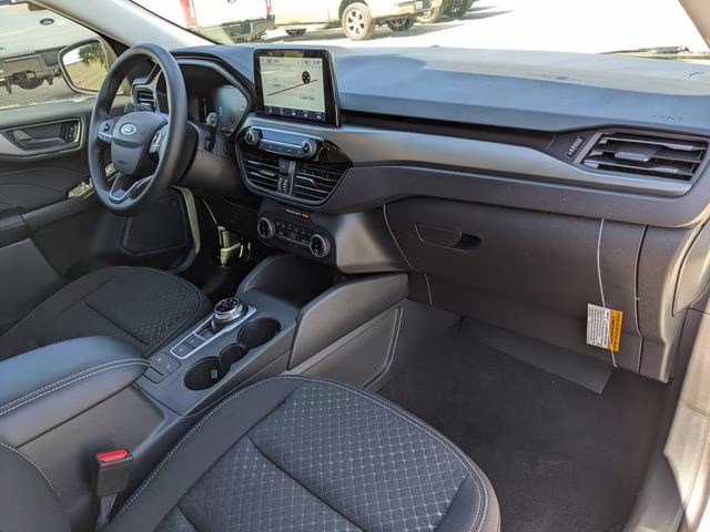 2026 Oxford White Ford Escape Active FWD SUV