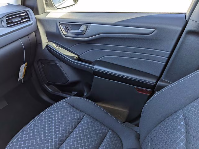 2026 Oxford White Ford Escape Active FWD SUV