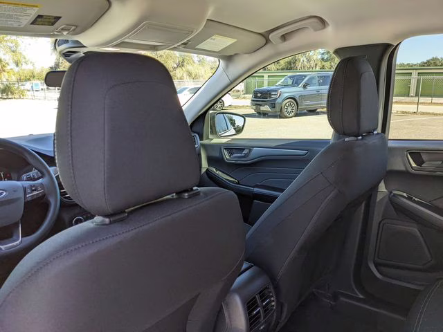 2026 Oxford White Ford Escape Active FWD SUV