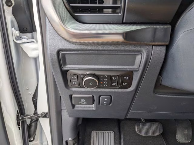 2025 Star White Metallic Tri-Coat Ford F-150 Platinum 4X4 Truck