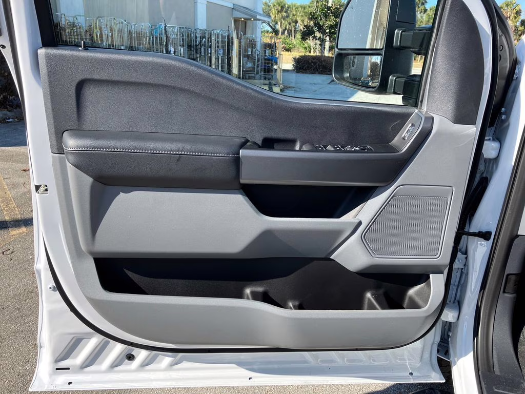 2026 Oxford White Ford Super Duty F-250 SRW XL 4X4 Truck