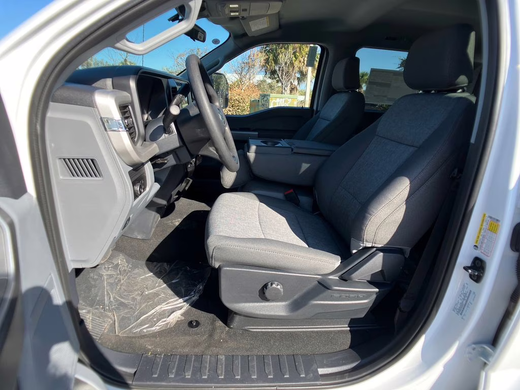 2026 Oxford White Ford Super Duty F-250 SRW XL 4X4 Truck