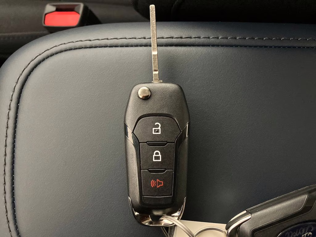 2026 Oxford White Ford Maverick XL AWD Truck