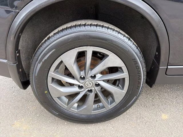 2016 Magnetic Black Nissan Rogue SL AWD SUV