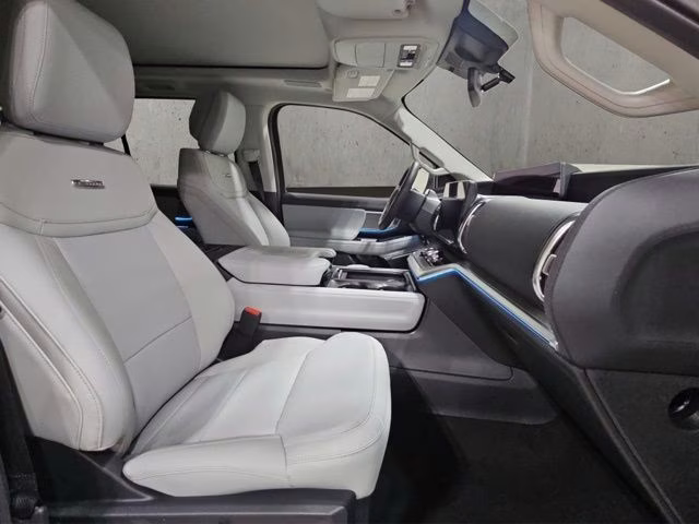 2026 Star White Metallic Tri-Coat Ford Expedition Platinum 4X4 SUV