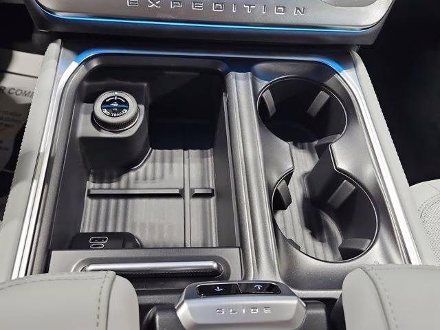 2026 Star White Metallic Tri-Coat Ford Expedition Platinum 4X4 SUV