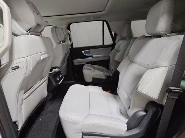 2026 Star White Metallic Tri-Coat Ford Expedition Platinum 4X4 SUV