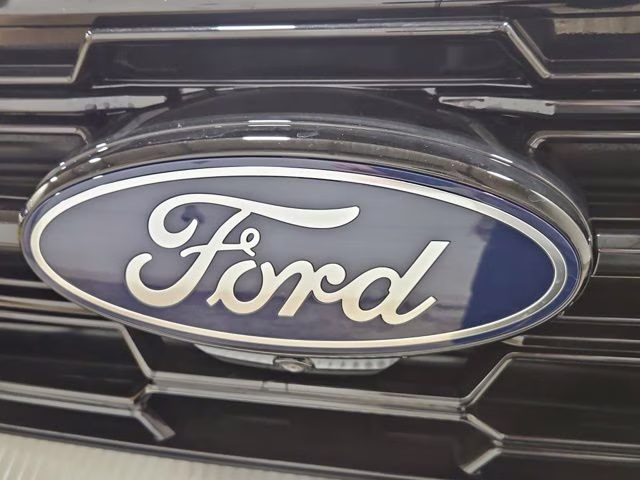 2026 Star White Metallic Tri-Coat Ford Expedition Platinum 4X4 SUV