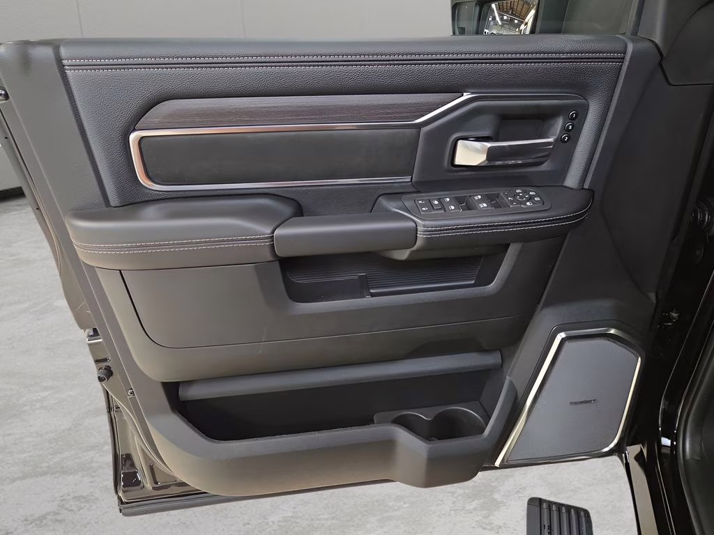 2026 Diamond Black Crystal Pearlcoat Ram 2500 Laramie 4X4 Truck