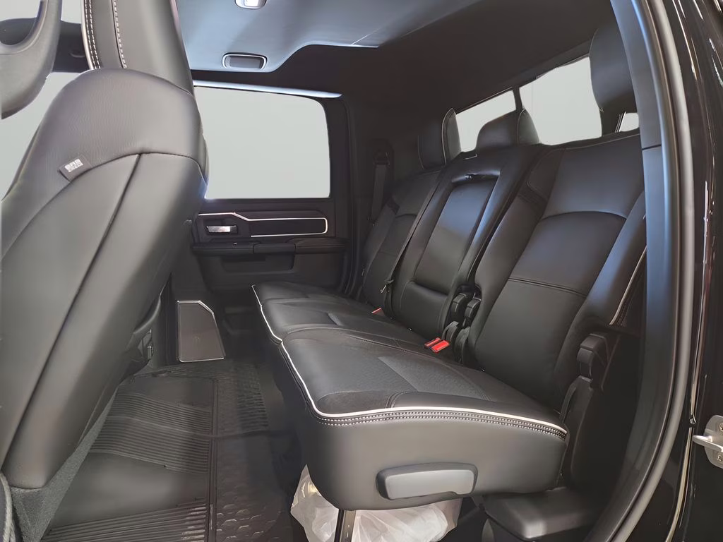 2026 Diamond Black Crystal Pearlcoat Ram 2500 Laramie 4X4 Truck