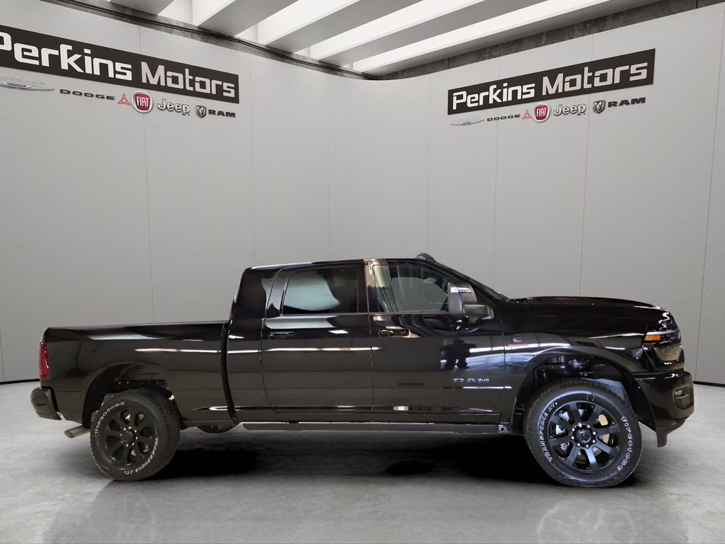 2026 Diamond Black Crystal Pearlcoat Ram 2500 Laramie 4X4 Truck