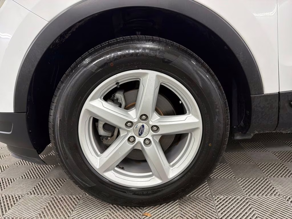 2019 Oxford White Ford Explorer Base FWD SUV