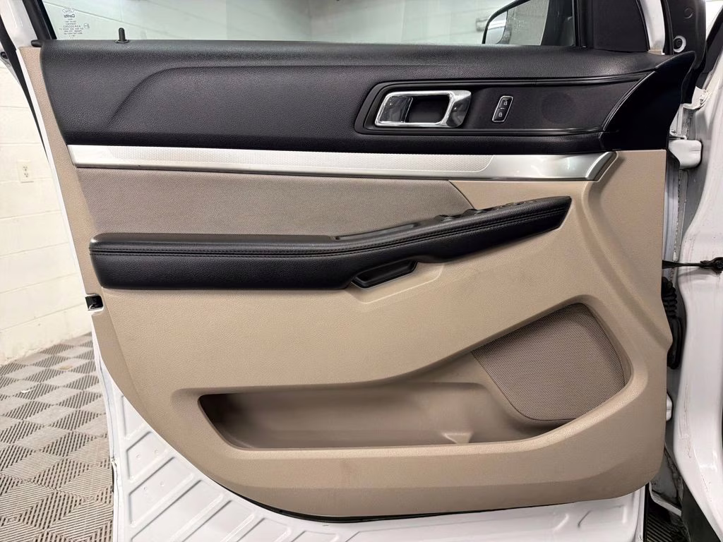 2019 Oxford White Ford Explorer Base FWD SUV