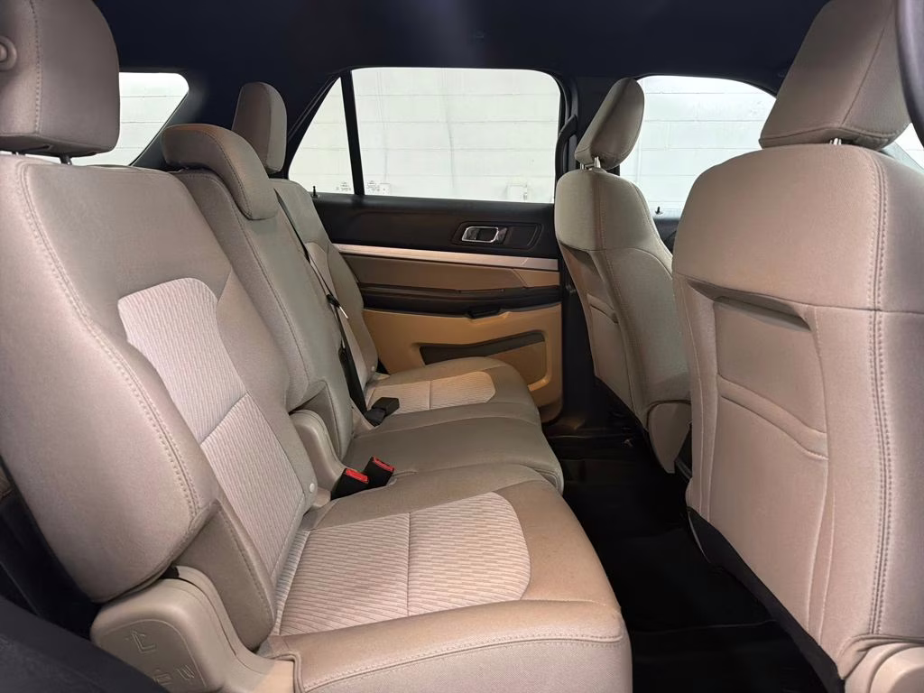 2019 Oxford White Ford Explorer Base FWD SUV