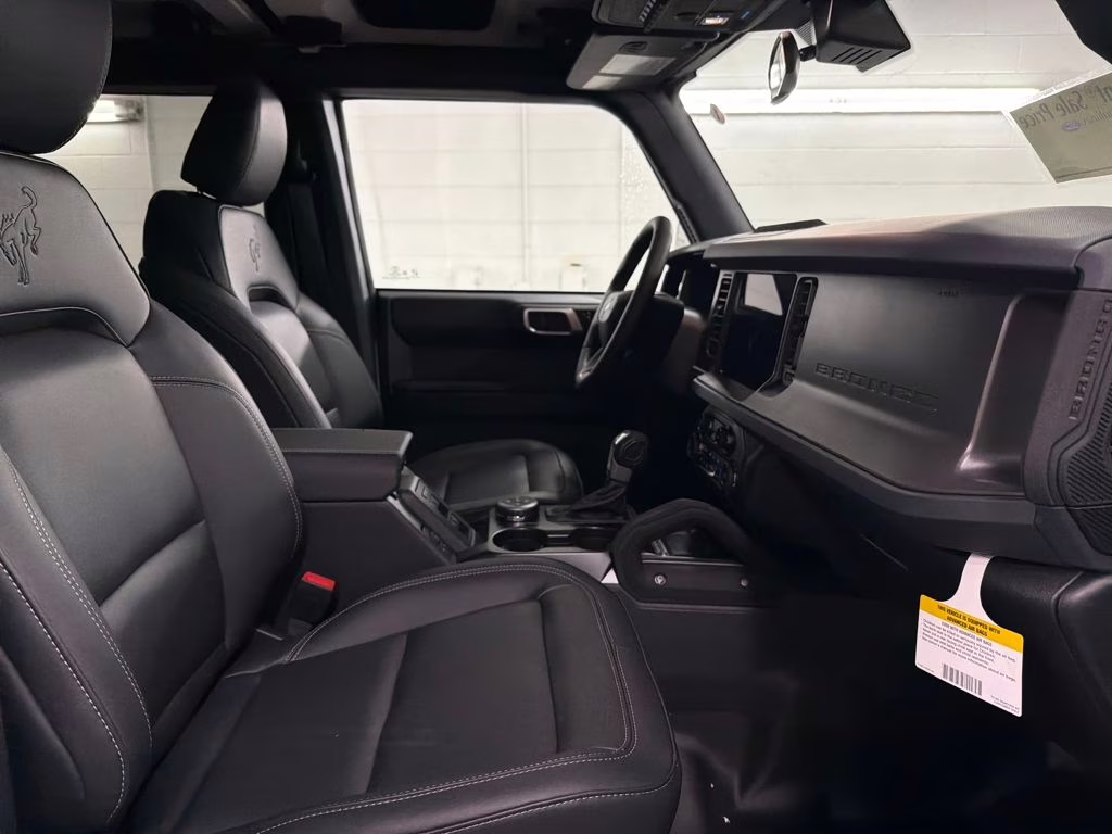 2025 OXFORD WHITE Ford Bronco Badlands 4X4 SUV