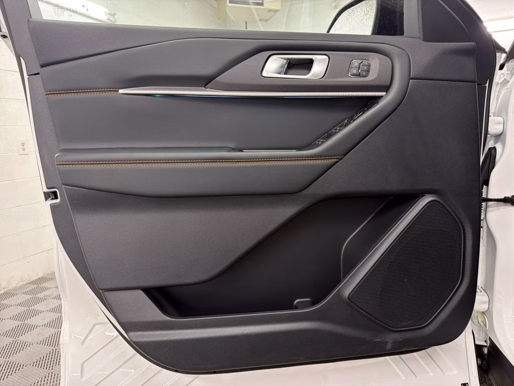 2026 STAR WHITE TRI-COAT Ford Explorer Tremor 4X4 SUV