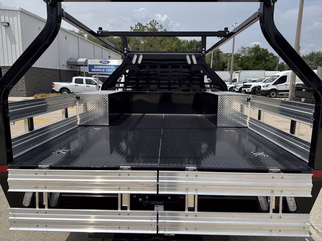 2025 Oxford White Ford Super Duty F-350 DRW XL 4X4 Chassis