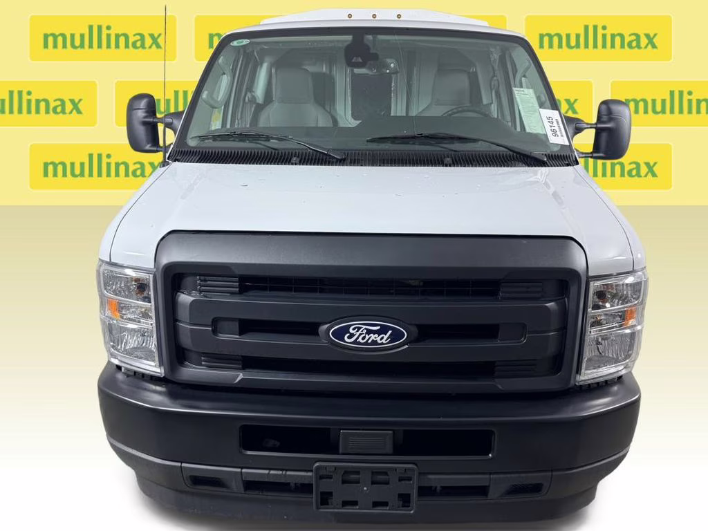 2026 Oxford White Ford E-350SD Base RWD Truck