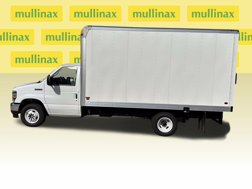 2026 Oxford White Ford E-350SD Base RWD Truck
