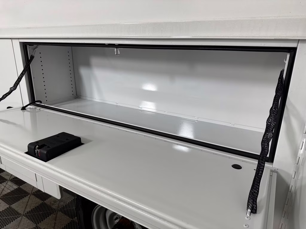 2026 Oxford White Ford E-350SD Base RWD Truck