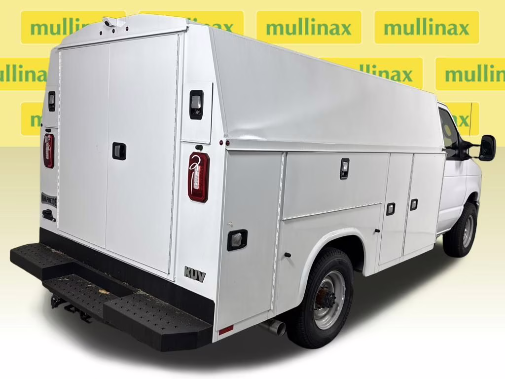 2026 Oxford White Ford E-350SD Base RWD Truck