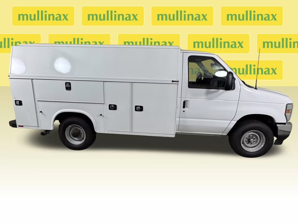 2026 Oxford White Ford E-350SD Base RWD Truck