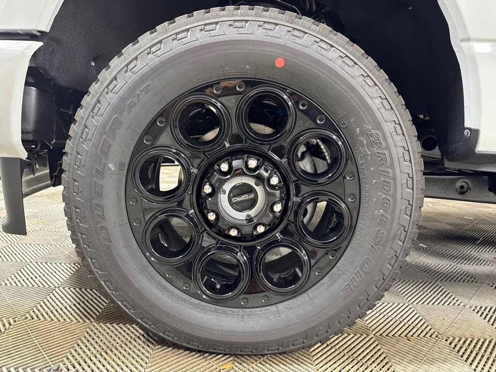 2026 Avalanche Ford Super Duty F-250 SRW Lariat 4X4 Truck